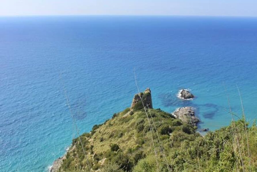 Ascea: Sentiero degli Innamorati e Parco archeologico di Velia